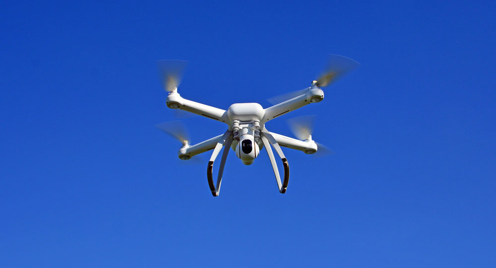 Dron (foto Gábor Adonyi z Pixabay)