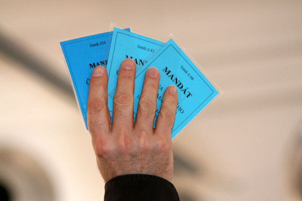 Hlasování na Valném shromáždění ČRDM – mandáty (foto J. Majer)
