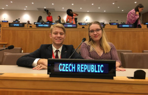 Mladí delegáti do OSN Patrik Plavec a Barbora Antonovičová